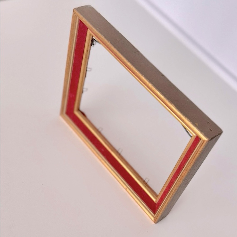 VINTAGE 5x7 Antique Wooden Red Velvet Gold Picture Frame w Wire Hanger - Picture 13 of 16